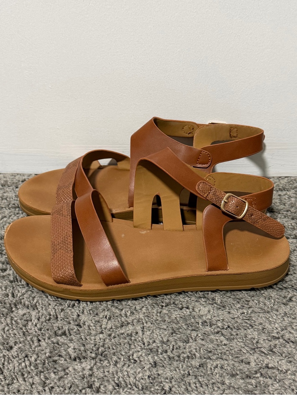 YOKI Brown Tan Strappy Sandals | Size 9